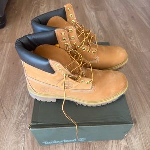 Size 11 men’s classic Timberland boots.